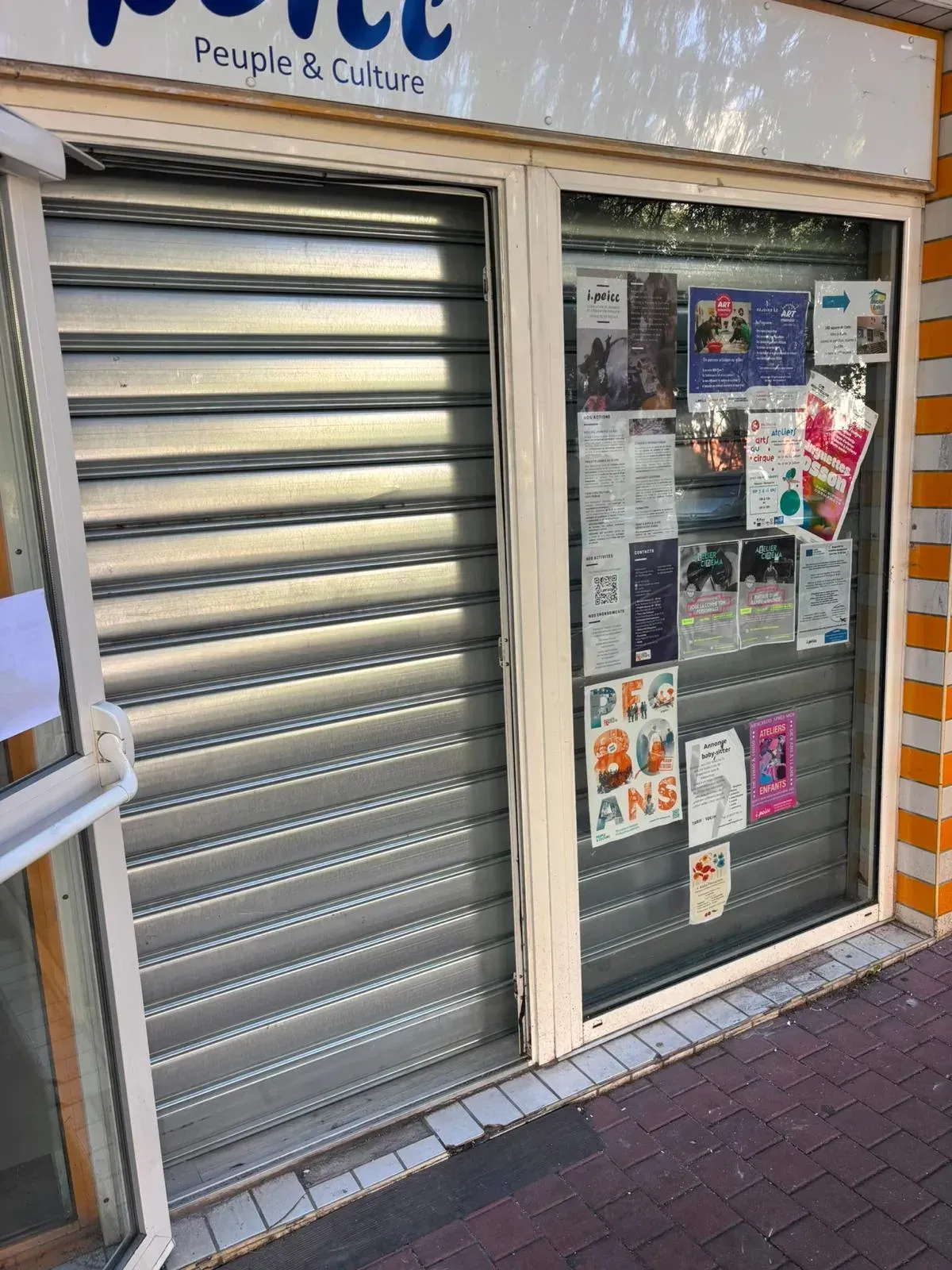 Installation et pose de rideau métallique à Marseille 1